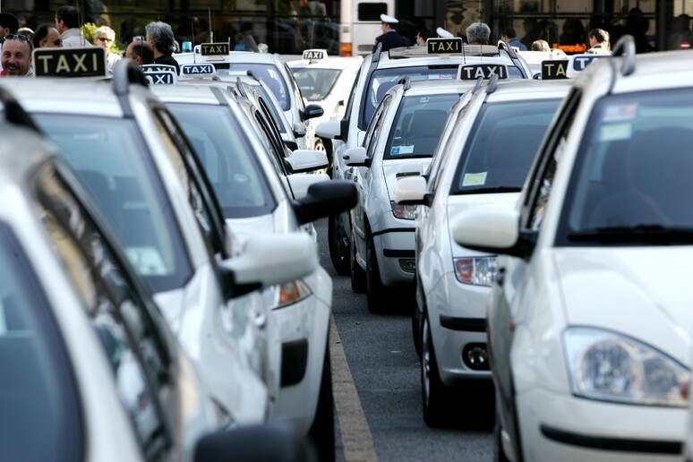 Taxistas Italianos Anunciam Greve Nacional De Horas Em Junho