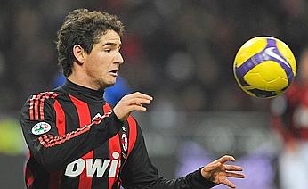 O brasileiro Alexandre Pato será a principal referência ofensiva do Milan contra o Werder Bremen pela Copa da Uefa