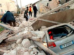  O número de mortos no terremoto que atingiu a região de Abruzzo, no centro da Itália, subiu para 296 com o falecimento de um idoso que havia se ferido na tragédia, segundo a imprensa local.