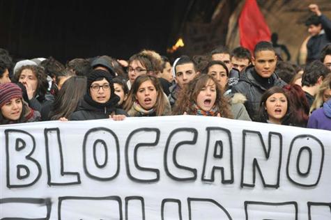 Estudantes se manifestaram em toda a Itália contra a reforma educacional