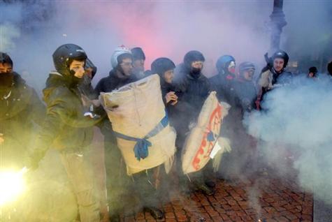 Confrontos entre estudantes e polícia marcam início de temporada no 