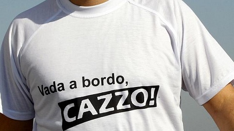 Camiseta com a frase 