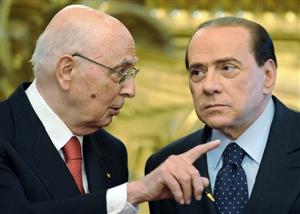 O presidente italiano Giorgio Napolitano e o primeiro-ministro Berlusconi