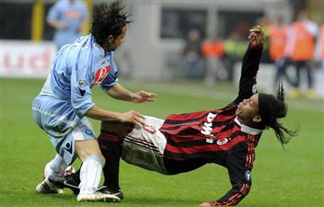 Ronaldinho em ação pelo Campeonato Italiano - Foto: AFP