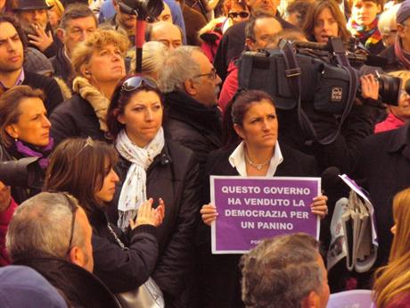 Oposição na Itália protesta contra decreto de Berlusconi