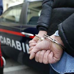 Polícia italiana prende em Turim sete pessoas acusadas de tráfico de drogas entre Itália e Brasil